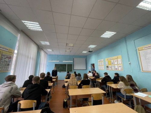 В Новотроицке сотрудники полиции побывали в гостях в политехническом колледже