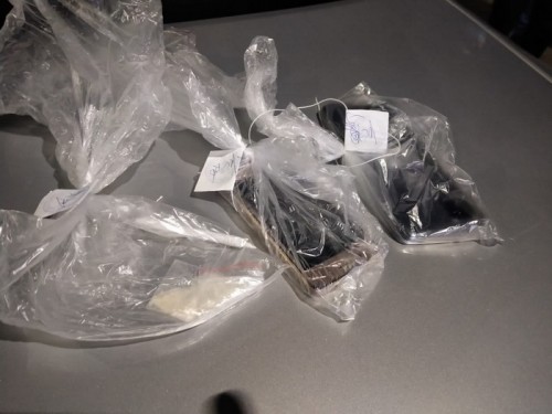 В Оренбурге наркоман испугавшись полицейских пытался избавиться от наркотика