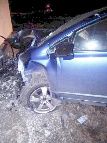 В Медногорске водитель попытался скрыться от сотрудников полиции и въехал в бетонный забор