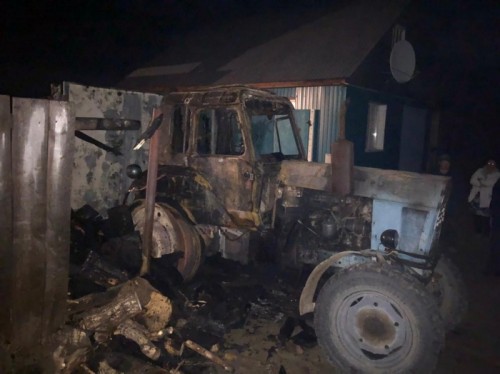 В Соль-Илецком округе мужчина сжег трактор местному жителю В Соль-Илецком округе мужчина сжег трактор местному жителю