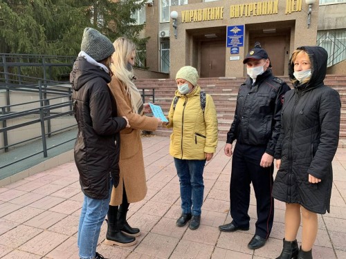В Орске и Новотроицке сотрудники полиции провели акцию «Сообщи, где торгуют смертью»