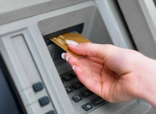 Жительница Орска похитил с карты покойного родственника 90000 рублей