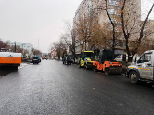  Улицу Володарского в Оренбурге успели заасфальтировать до морозов 