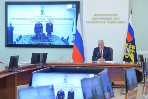 Владимир Колокольцев поздравил сотрудников органов внутренних дел, отличившихся при спасении погибавших, и вручил им высокие награды Владимир Колокольцев поздравил сотрудников органов внутренних дел, отличившихся при спасении погибавших, и вручил им высокие награды