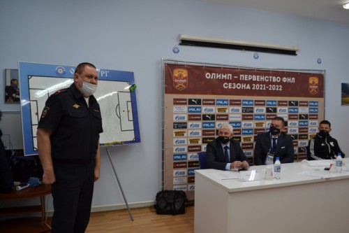 Оренбургские полицейские провели встречу с представителями футбольного клуба