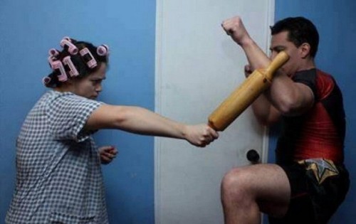 Оренбурженка сломала сожителю рёбра скалкой Оренбурженка сломала сожителю рёбра скалкой