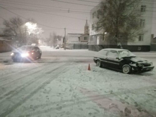 В Оренбурге в результате ДТП на улице Поповой пострадал ребенок В Оренбурге в результате ДТП на улице Поповой пострадал ребенок