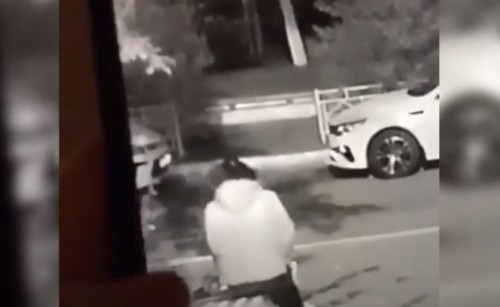 В Оренбурге женщина нашла кошелек, вытащила деньги и отдала его хозяйке В Оренбурге женщина нашла кошелек, вытащила деньги и отдала его хозяйке