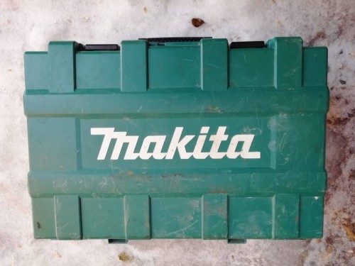 Сотрудники полиции Орска вернули отбойный молоток владельцу Сотрудники полиции Орска вернули отбойный молоток владельцу