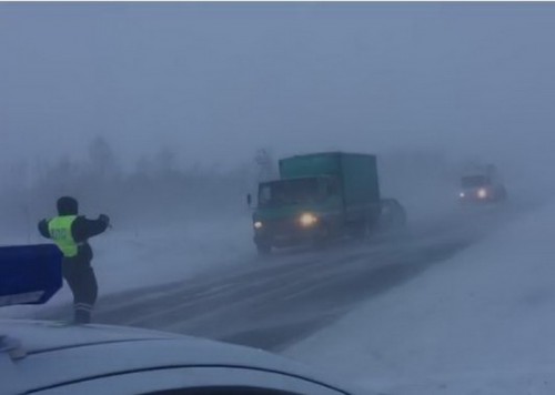 Полицейские Шарлыкского района обеспечивают безопасность граждан на автомобильной дороге Казань – Оренбург