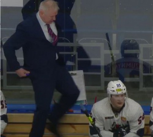 Тренер клуба «Сарматы» Владимир Громилин ударил ногой своего подопечного