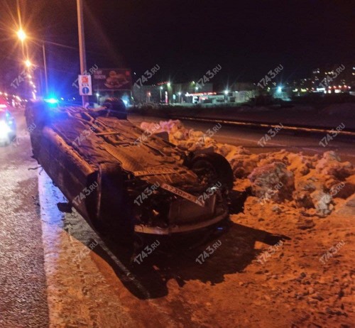Сотрудники полиции проводят проверку по факту ДТП, произошедшему на Загородном шоссе Сотрудники полиции проводят проверку по факту ДТП, произошедшему на Загородном шоссе