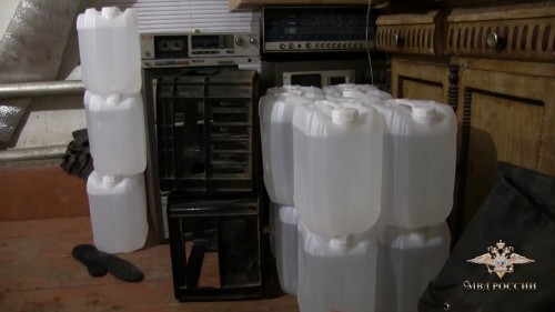 Сотрудники полиции Бугуруслана пресекли цех по производству подпольного алкоголя