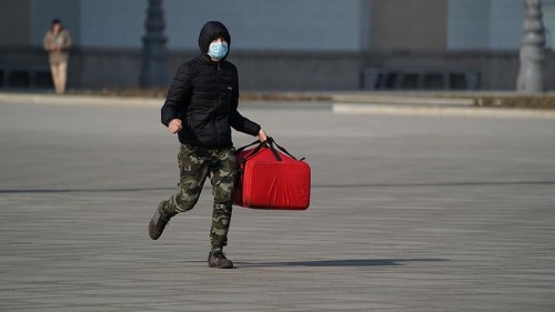 В Оренбурге молодой человек ограбил курьера доставки суши В Оренбурге молодой человек ограбил курьера доставки суши