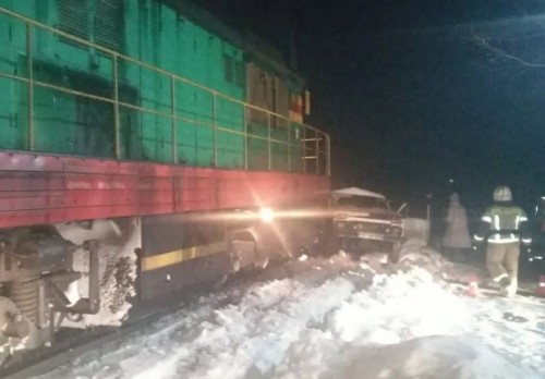 В Курманаевском районе поезд протаранил легковой автомобиль «Нива» В Курманаевском районе поезд протаранил легковой автомобиль «Нива»