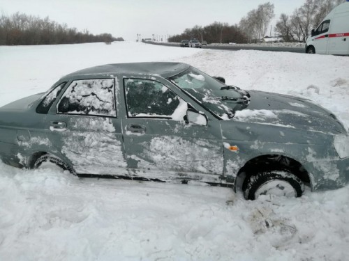 В Новосергиевском районе водитель легковушки уходил от столкновения и слетел в кювет В Новосергиевском районе водитель легковушки уходил от столкновения и слетел в кювет