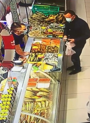 Сотрудники полиции Оренбурга устанавливают личность мужчин Сотрудники полиции Оренбурга устанавливают личность мужчин