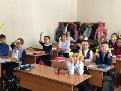 Сотрудники госавтоинспекции соль-илецкого городского округа провели акцию «автокресло – детям!»   