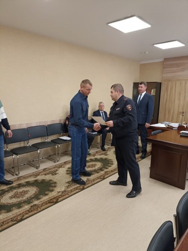 В с. Тоцкое поблагодарили жителей районного центра, обезвредившим правонарушителя 