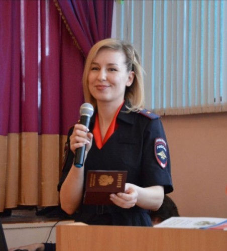 В Оренбурге в школе № 1 состоялось торжественное вручение паспортов учащимся В Оренбурге в школе № 1 состоялось торжественное вручение паспортов учащимся