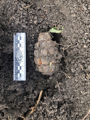 В Бузулуке сотрудники полиции обеспечивают охрану места обнаружения снаряда В Бузулуке сотрудники полиции обеспечивают охрану места обнаружения снаряда