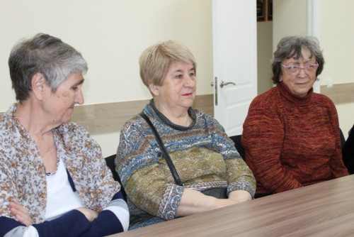 В Новотроицке сотрудники ГИБДД и общественники организовали круглый стол, посвященный профилактике дорожного травматизма среди пожилых людей В Новотроицке сотрудники ГИБДД и общественники организовали круглый стол, посвященный профилактике дорожного травматизма среди пожилых людей