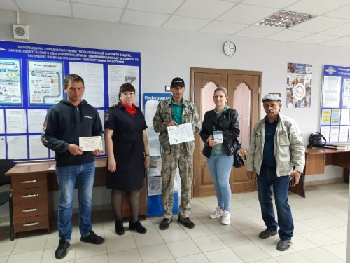 Сотрудники МО МВД России «Абдулинский» провели мероприятие, направленное на популяризацию получения государственных услуг в электронном виде, в ходе которого рассказали гражданам о преимуществах использования портала госуслуг 