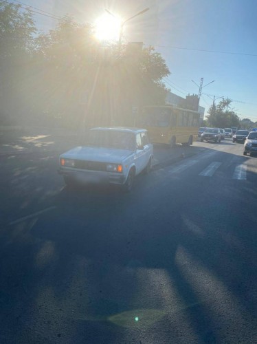 Сотрудники Госавтоинспекции города Новотроицка проводят проверку по факту ДТП с участием несовершеннолетнего велосипедиста   