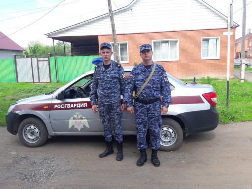 В Оренбуржье росгвардейцы задержали женщину, ударившую ножом своего сожителя