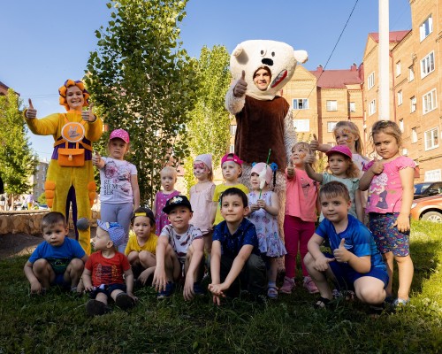 Госавтоинспекция Бузулука и члены Общественного совета приняли участие в Празднике Двора.