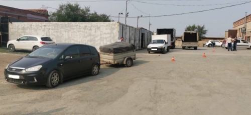 Сотрудники полиции устанавливают обстоятельства дорожно-транспортного происшествия на Вокзальном шоссе города Орска