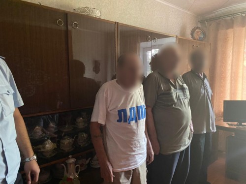 Сотрудники полиции Оренбурга задержали курьера-пенсионера Сотрудники полиции Оренбурга задержали курьера-пенсионера