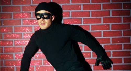 Мошенники убедили лаборанта из Сорочинска перевести им 150 000 рублей для защиты денег от хищения