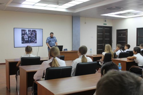 Сотрудник Росгвардии провёл спортивное занятие для своих коллег Сотрудник Росгвардии провёл спортивное занятие для своих коллег