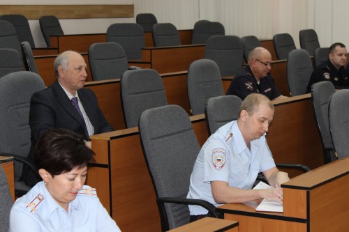 В УМВД России по Оренбургской области состоялся «круглый стол», посвященный укреплению службы участковых уполномоченных полиции Оренбургской области В УМВД России по Оренбургской области состоялся «круглый стол», посвященный укреплению службы участковых уполномоченных полиции Оренбургской области