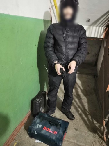 В Оренбурге сотрудники уголовного розыска задержали подозреваемого в краже имущества из четырех автомобилей В Оренбурге сотрудники уголовного розыска задержали подозреваемого в краже имущества из четырех автомобилей