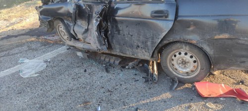 На федеральной трассе столкнулись фура и легковой автомобиль 