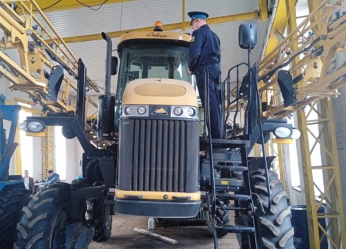 Судебные приставы помогли вернуть зарплату 700 сотрудникам сельхозпредприятия Судебные приставы помогли вернуть зарплату 700 сотрудникам сельхозпредприятия