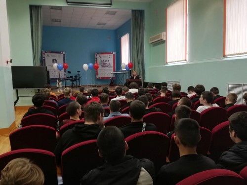 В Оренбурге сотрудники полиции провели мероприятие по профилактике экстремизма и терроризма в колледже