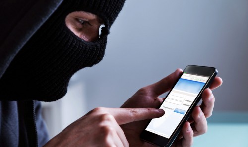 Мошенники стали звонить по видеосвязи, имитируя работу в офисе банка