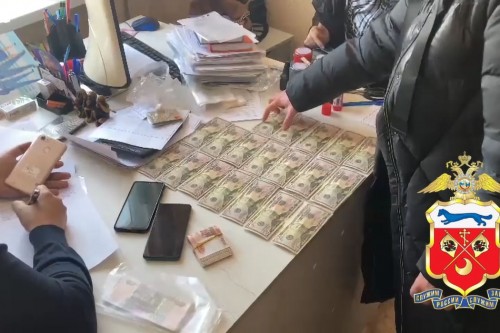 В Оренбургской области задержаны подозреваемые в незаконном обороте фальшивых денежных средств В Оренбургской области задержаны подозреваемые в незаконном обороте фальшивых денежных средств