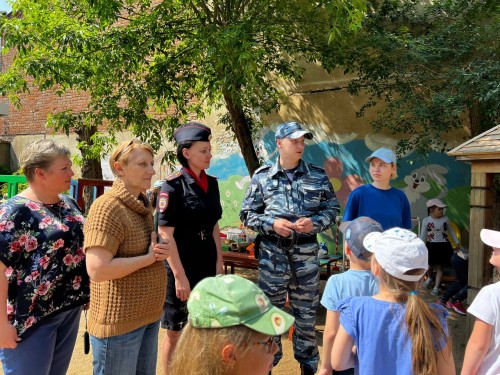 Сотрудники УНК провели профилактическую акцию «День правовой помощи детям» Сотрудники УНК провели профилактическую акцию «День правовой помощи детям»