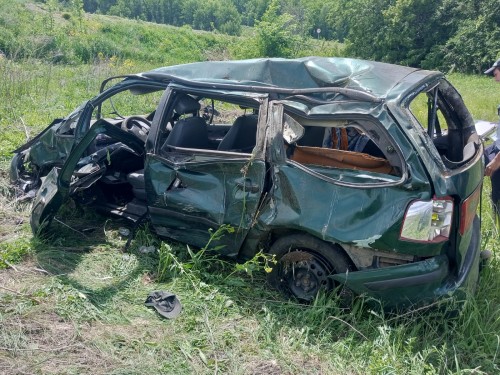 Сотрудники Госавтоинспекции МО МВД России «Кувандыкский» устанавливают обстоятельства ДТП с пострадавшим