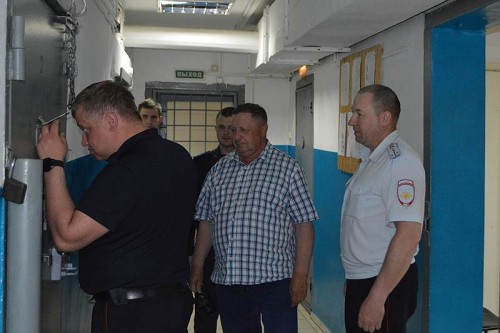 Общественник проверил работу изолятора временного содержания Отделения МВД России по Шарлыкскому району Общественник проверил работу изолятора временного содержания Отделения МВД России по Шарлыкскому району