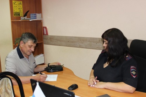 В Оренбургской области в ходе акции «Гражданский мониторинг» член Общественного совета посетил отдел по вопросам миграции