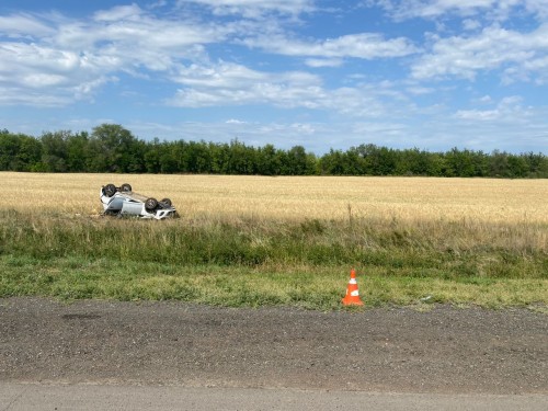 Сотрудники ДПС устанавливают обстоятельства ДТП, в котором пострадал восьмилетний пассажир