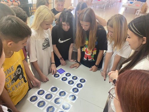 На истекшей неделе сотрудники УНК УМВД России по Оренбургской области провели беседу о вреде наркотиков с отдыхающими в детском оздоровительном лагере «Чайка».