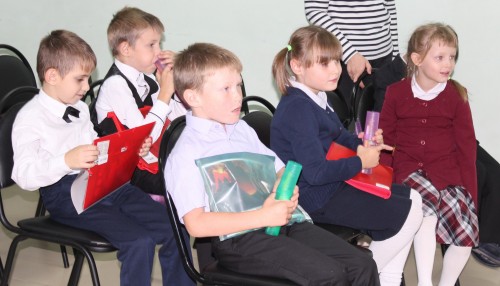 Сотрудники МУ МВД России «Орское» приняли участие в социальной акции «Соберем ребенка в школу» Сотрудники МУ МВД России «Орское» приняли участие в социальной акции «Соберем ребенка в школу»