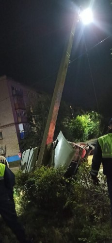 В Новотроицке инспекторы ДПС задержали компанию молодых людей на угнанном автомобиле В Новотроицке инспекторы ДПС задержали компанию молодых людей на угнанном автомобиле