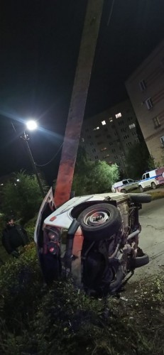 В Новотроицке инспекторы ДПС задержали компанию молодых людей на угнанном автомобиле В Новотроицке инспекторы ДПС задержали компанию молодых людей на угнанном автомобиле